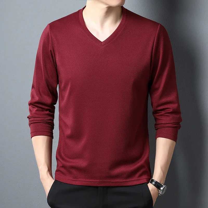 Mens business and leisure long Sved solid color V-neck T-shirt suitable for autumn and winter comfortable fashion paradigm top W241106