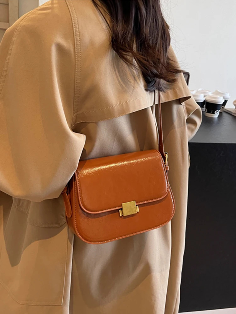 Vintage Burgundy Womens Shoulder Bag Autumn Winter PU Leather Flip Small Square Bag Womens Fashion Handbag241106