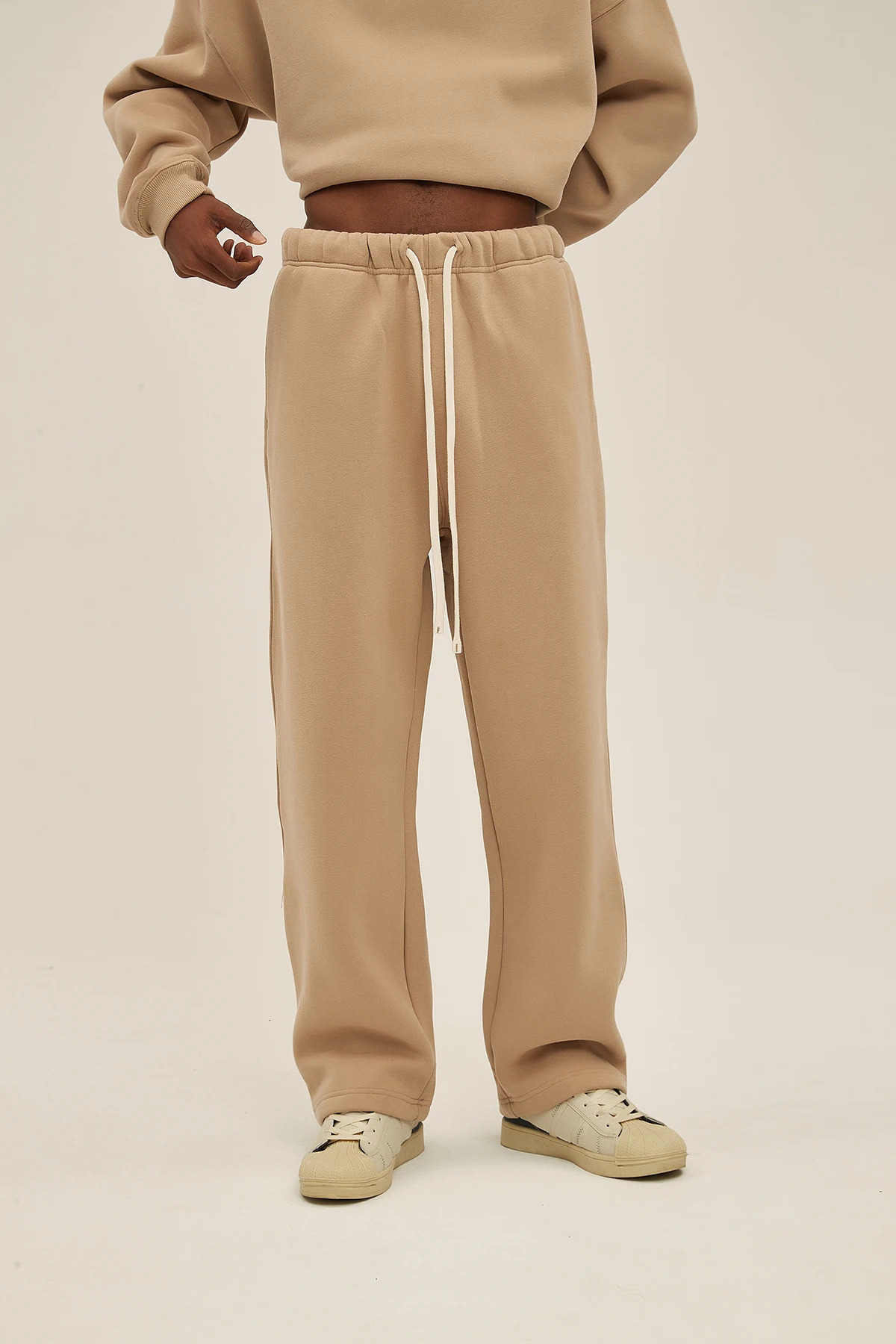 Straightlined Cashmere solid color sweatpants 241104
