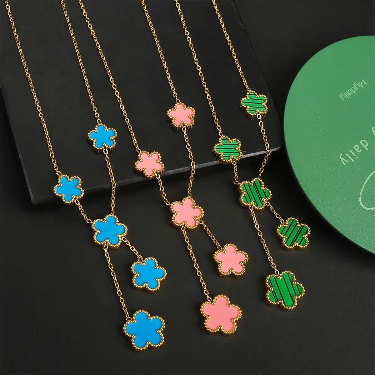New design stainless steel not made with five leaf flower bracelet necklace earrings three piece jewelry set for women with four leaves X241106