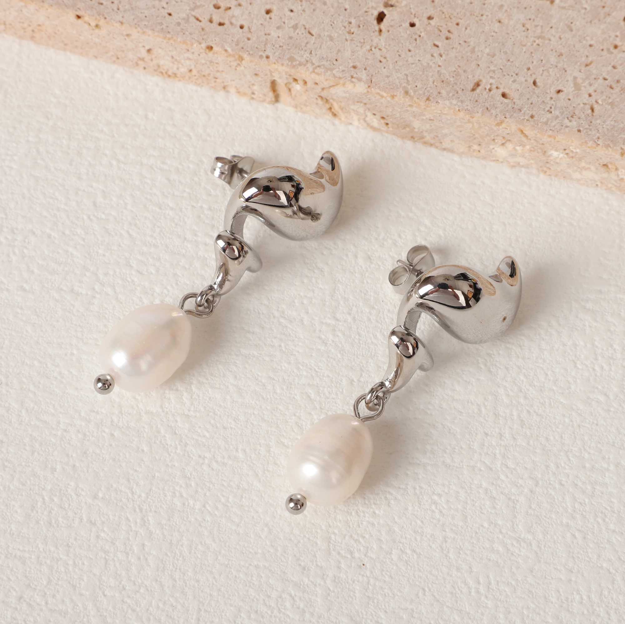 High quality natural pearl spiral stainless steel drop earrings gold trendy exquisite fashion jewelry X241106