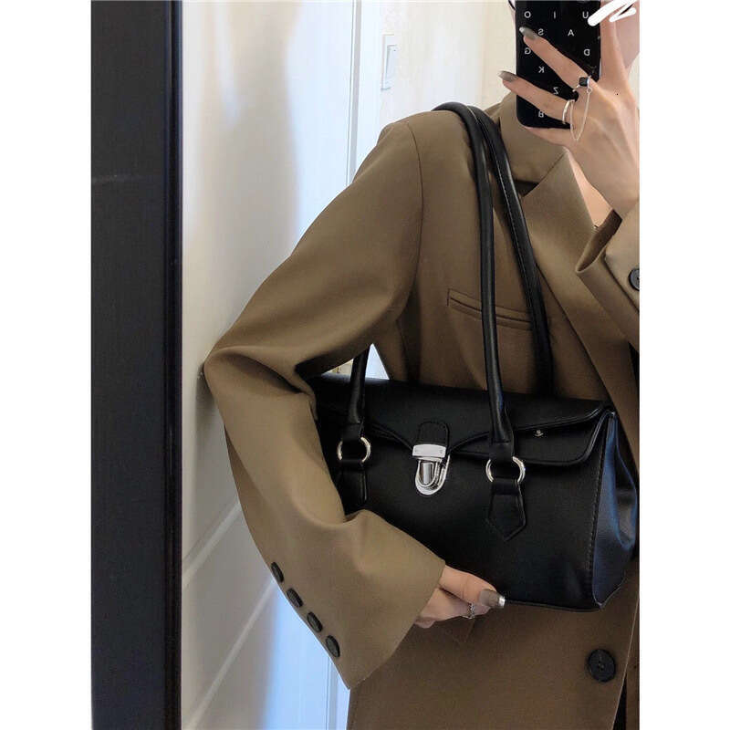 Designer Bag Korean Version Of Instagram Dark Spicy Girl Underarm Bag Women's New Advanced Fashion Personalized Lock Buckle Shoulder Bag