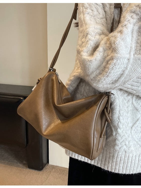 This Year's Popular Women's Large Capacity New Autumn Versatile Crossbody Commuting Pillow Bag Designer Bags Handbags Women