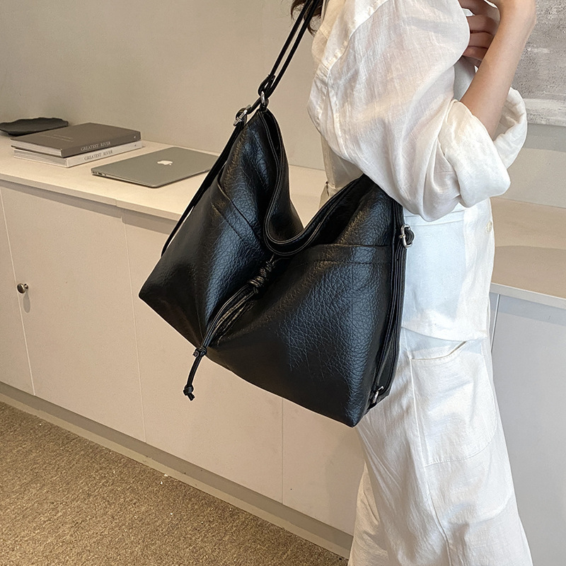 Simple And Stylish Bag New Trendy Large Capacity Backpack For Commuting Bags Handbags Women