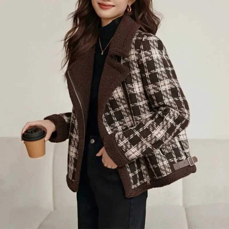 Autumn Winter New Lapel Imitation lamb Wool plaid Jacket Women Loose Versatile Temperament Casual Woolen Coat Overcoat FemaleX241018