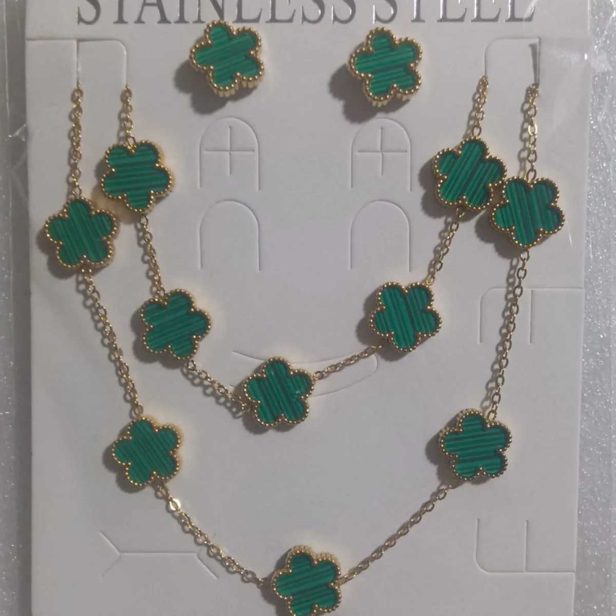 Hot selling factory five leaf plum blossom jewelry set acrylic creative bracelet earrings Wens stainless steel X241106