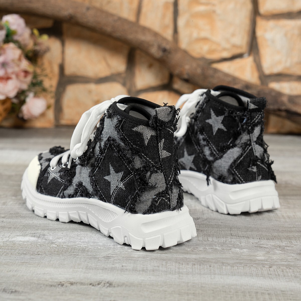 2024 new high top women's denim five pointed star plus size lace up versatile sports and leisure single shoes