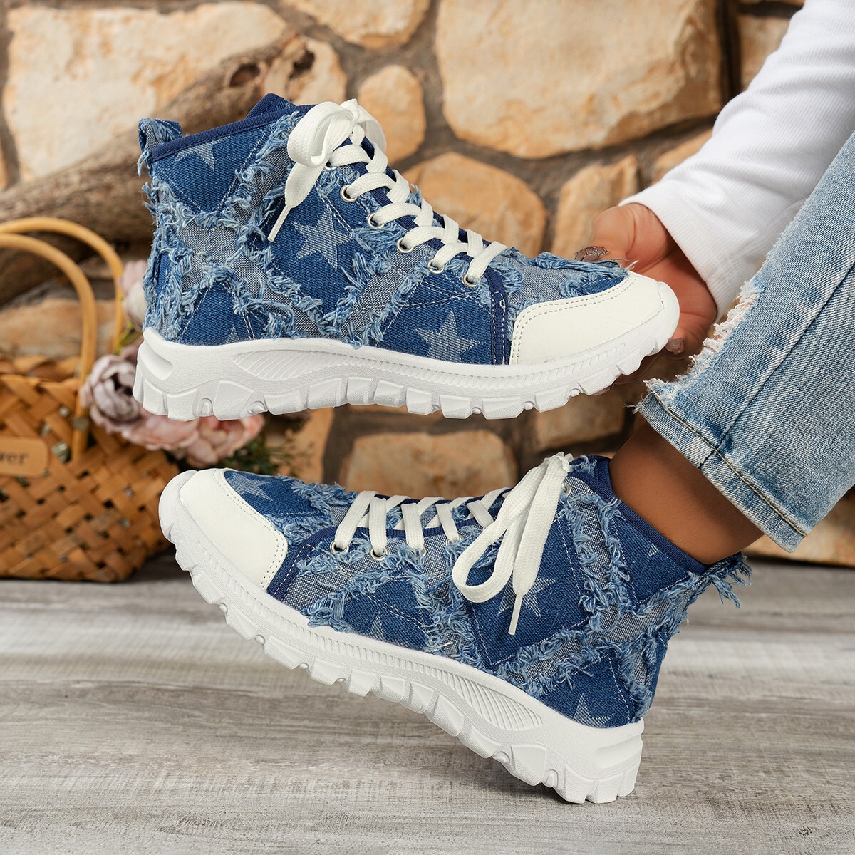 2024 new high top women's denim five pointed star plus size lace up versatile sports and leisure single shoes