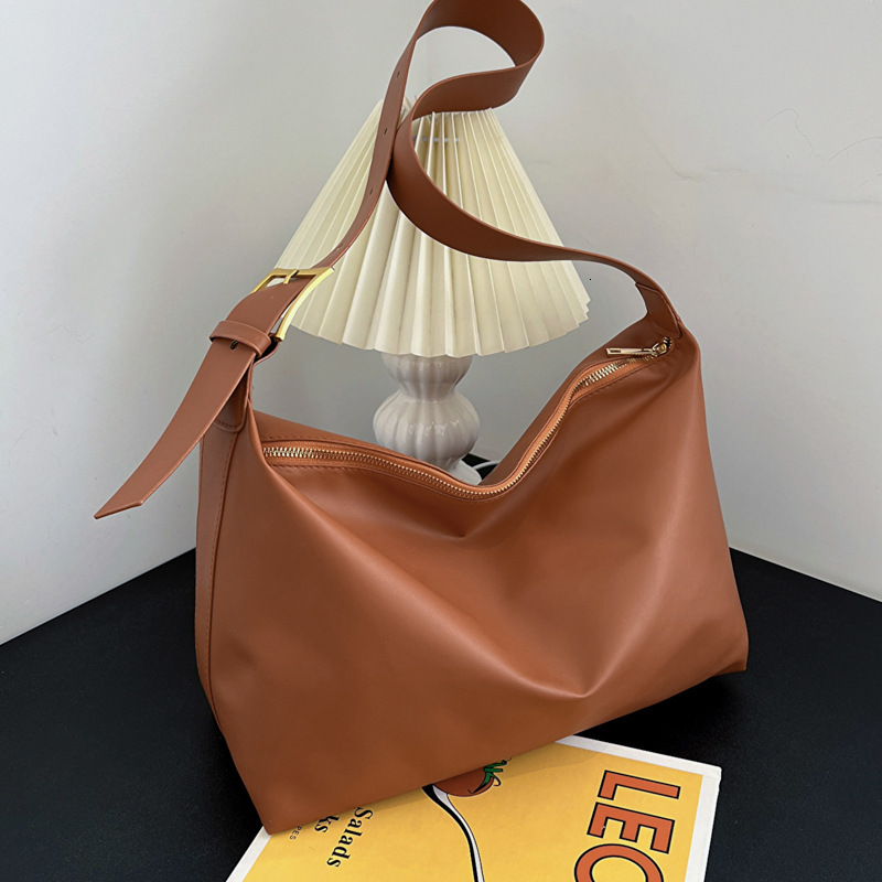 Designer's new trendy armpit casual fashion handbag autumn large capacity single shoulder women's bag fashion bag