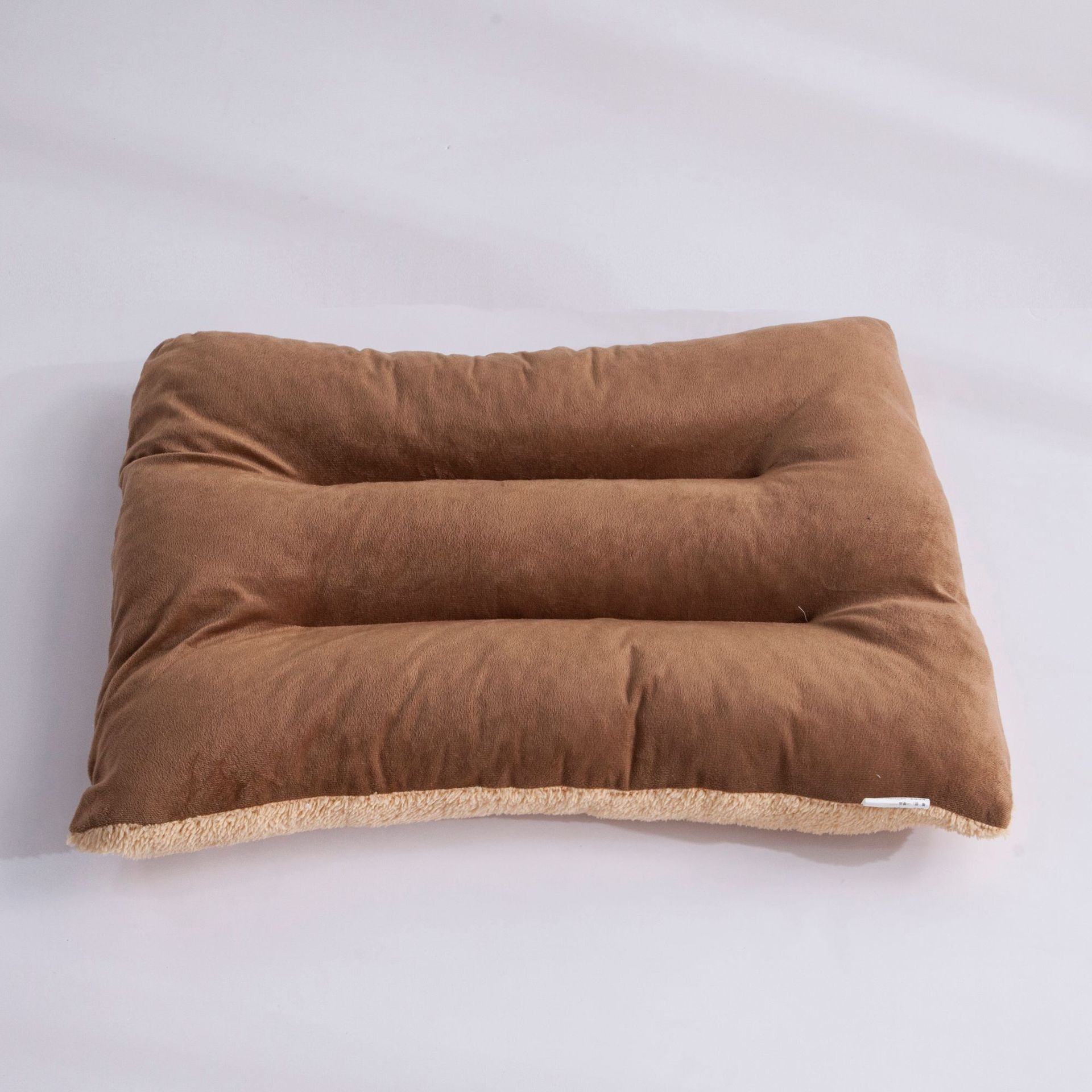 Lamb Plush Dog Bed Can Be Disassembled And Washed. Pet Litter Can Be Used All Year Round. Medium And Large Dog Mats Can Be Used For Winter Warmth. Pet
