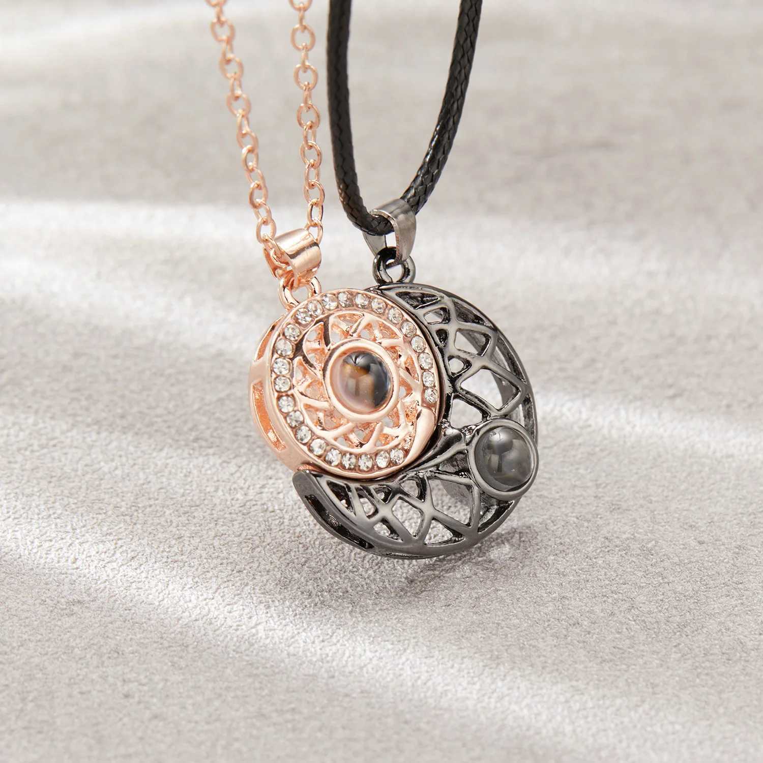100 Languages I You Project Necklace Hollow Sun Moon Pendant Magnetic Necklace Used for Mens Couple Jewelry Gifts X241106
