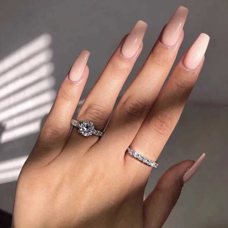 Luxury Wen Shi Fashion Wedding Ring Set Fashionable Silver Inlaid White Zircon Engagement Ring X241106
