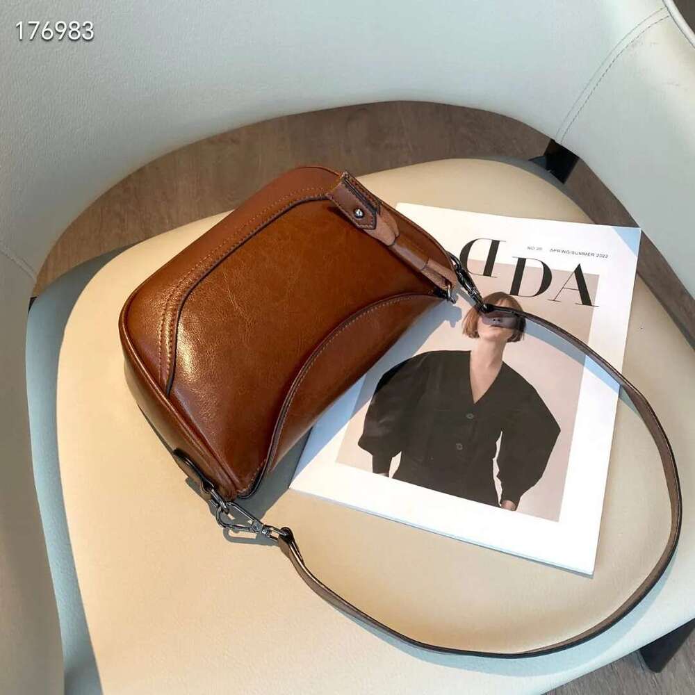 Designer Bag Oil Wax Cowhide Leather Women's Handbag Crossbody Casual Small Purse Commuting Lightweight Shoulder Bag Versatile Saddle Bag