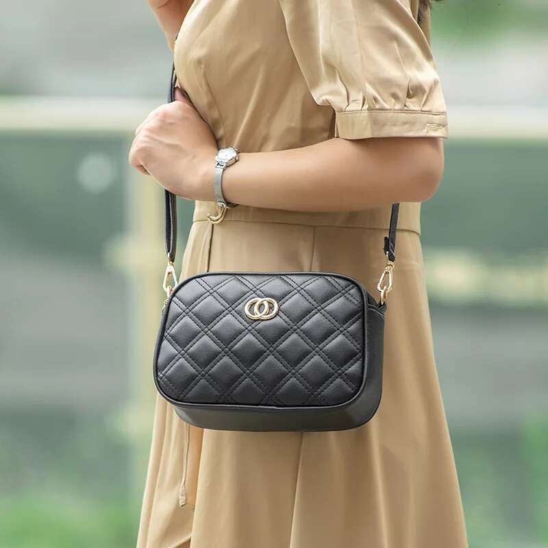 Designer Bag Large Capacity Three Zipper Crossbody Bag, New Fashionable And Simple Diamond Shaped Wave Embroidered Monochrome Camera Bag cf1