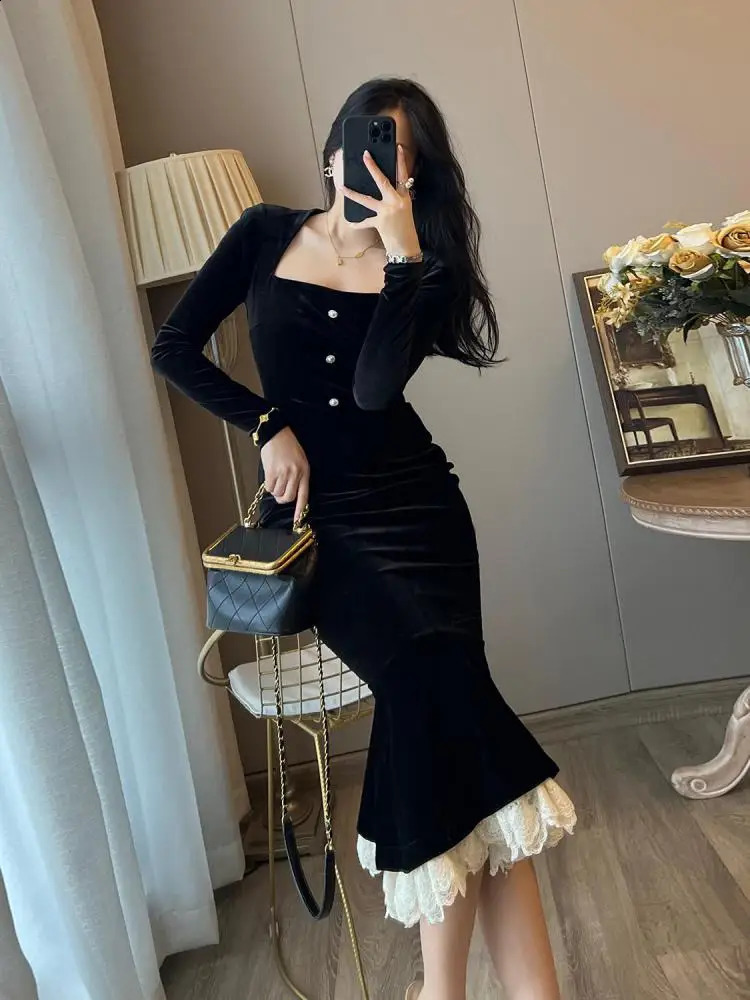 French Black Lace Patchwork Square Neck Wrap Hip Fishtail Dress Autumn Women Vintage Slim Evening Party Velvet Long Dresses 240402