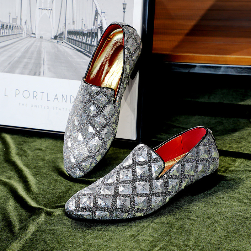Fashionable pointed casual shoe covers, big bean shoes, large sequin trendy shoes
