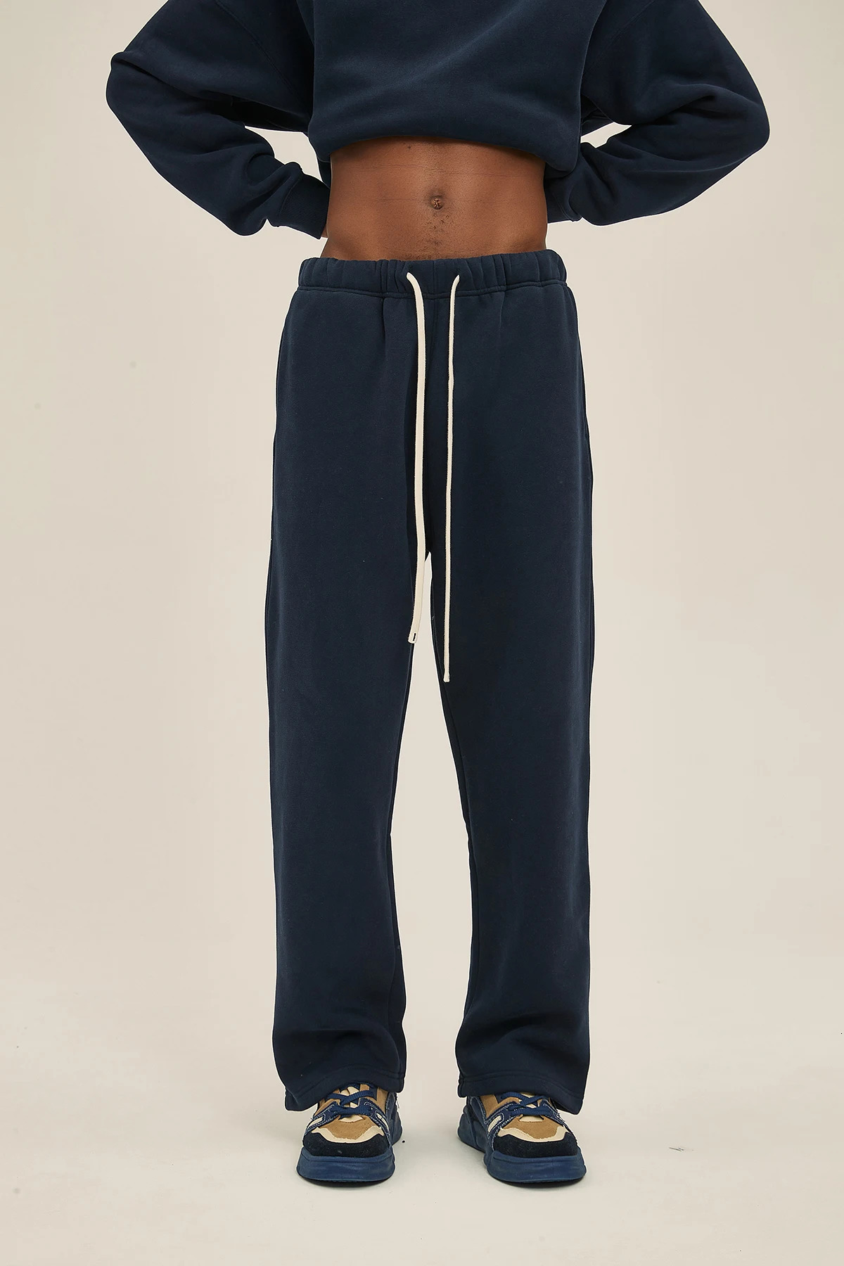 Straightlined Cashmere solid color sweatpants 241104