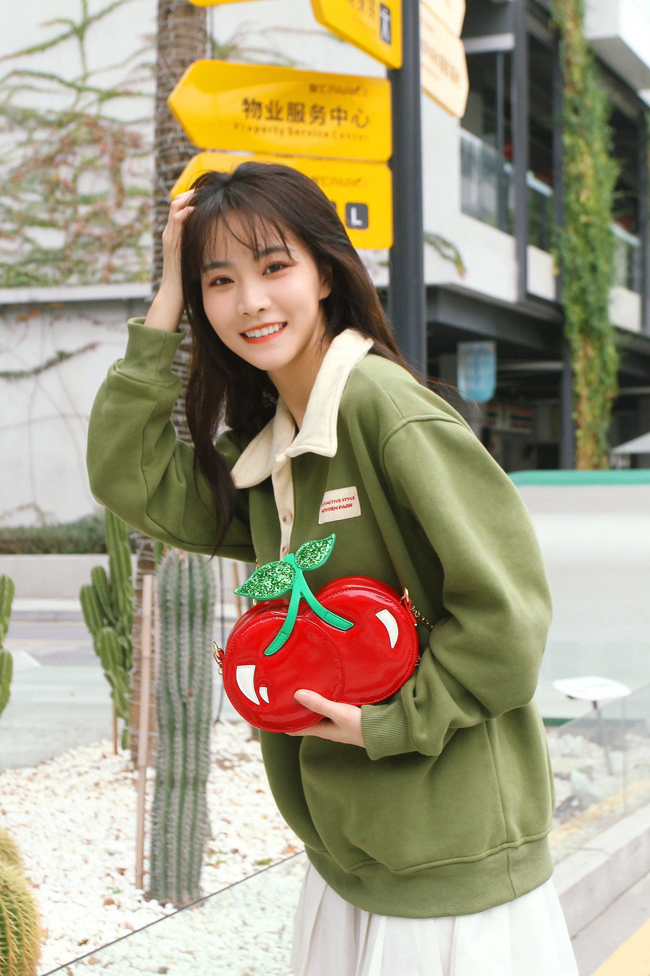 Fresh cherry shaped chain shoulder bag suitable for women novel wallets and handbags girls red clutch interesting shape er bag cross body241106
