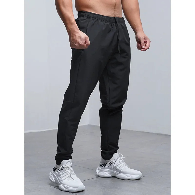 Breathable Loose Running Pants Men Autumn Winter Sport Training Gym Sportswear Elastic Waterproof Outdoor Zip Pocket Sweatpant 241104