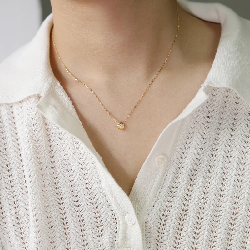 18K gold-plated stainless steel geometric cubic zirconia pendant necklace suitable for womens exquisite necklace jewelry gifts 241106