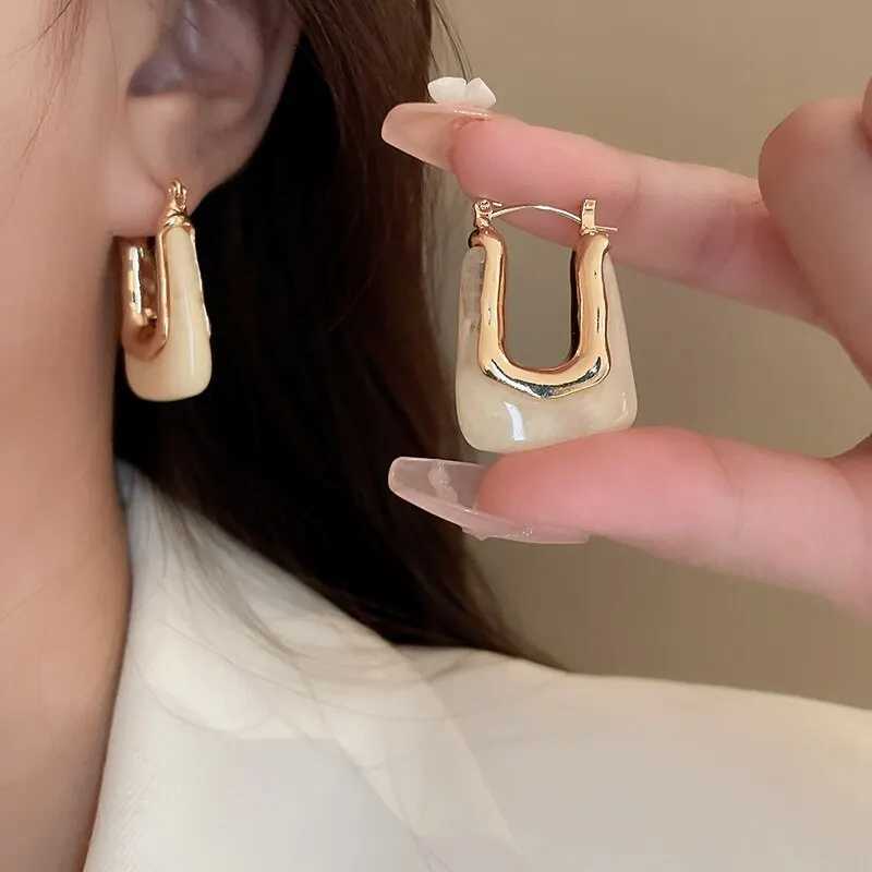Green transparent resin earrings suitable for girls Geely Irregar earrings 2023 new fashion earrings X241106