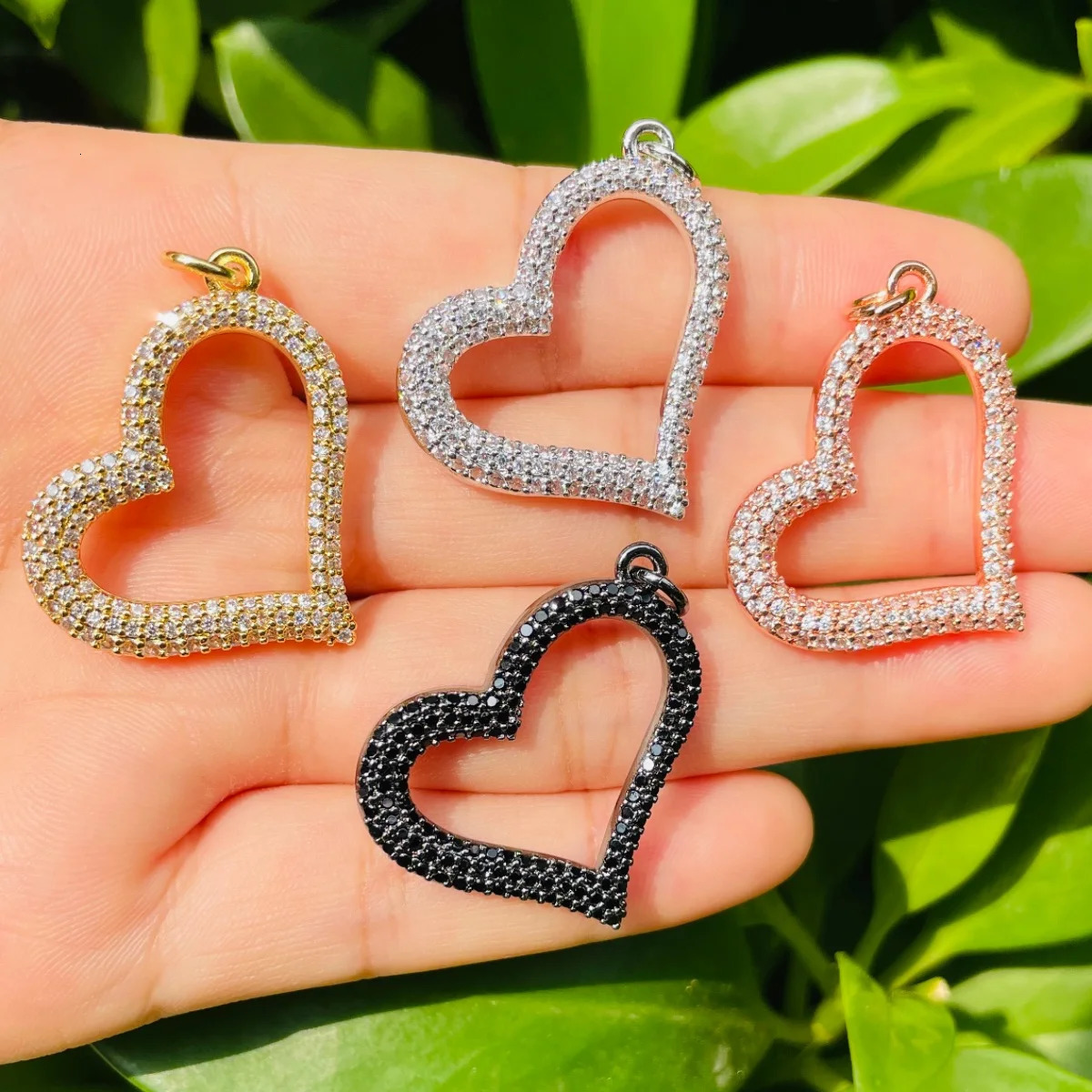 5 exquisite zirconia Pave heart-shaped charm pendants suitable for womens bracelets girl necklaces gold plates sparkling jewelry DIY accessories 24110