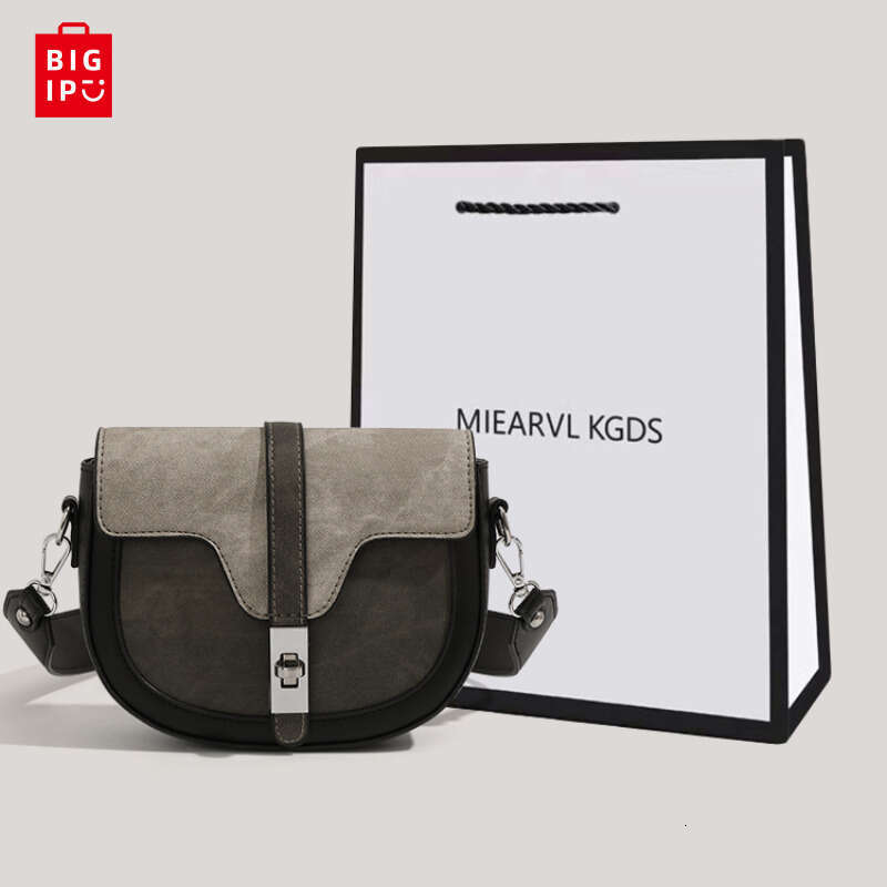 Designer Bag High Quality Women's Shoulder Bag Suede Fashion Versatile Casual Style Crossbody Bag Large Capacity Commuter Simple Saddle Bag b9e
