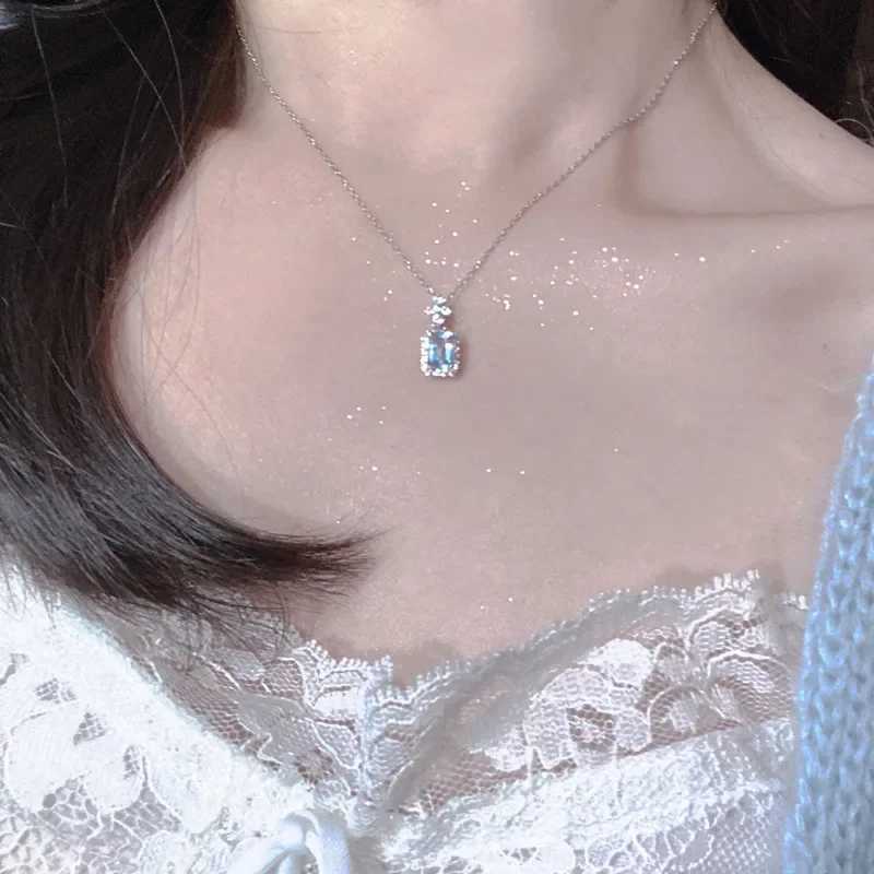 Exquisite Blue Square Crystal Pendant Necklace per Bottle Used for Fashion Daily Accessories Party Jewelry Birthday Gifts X241106