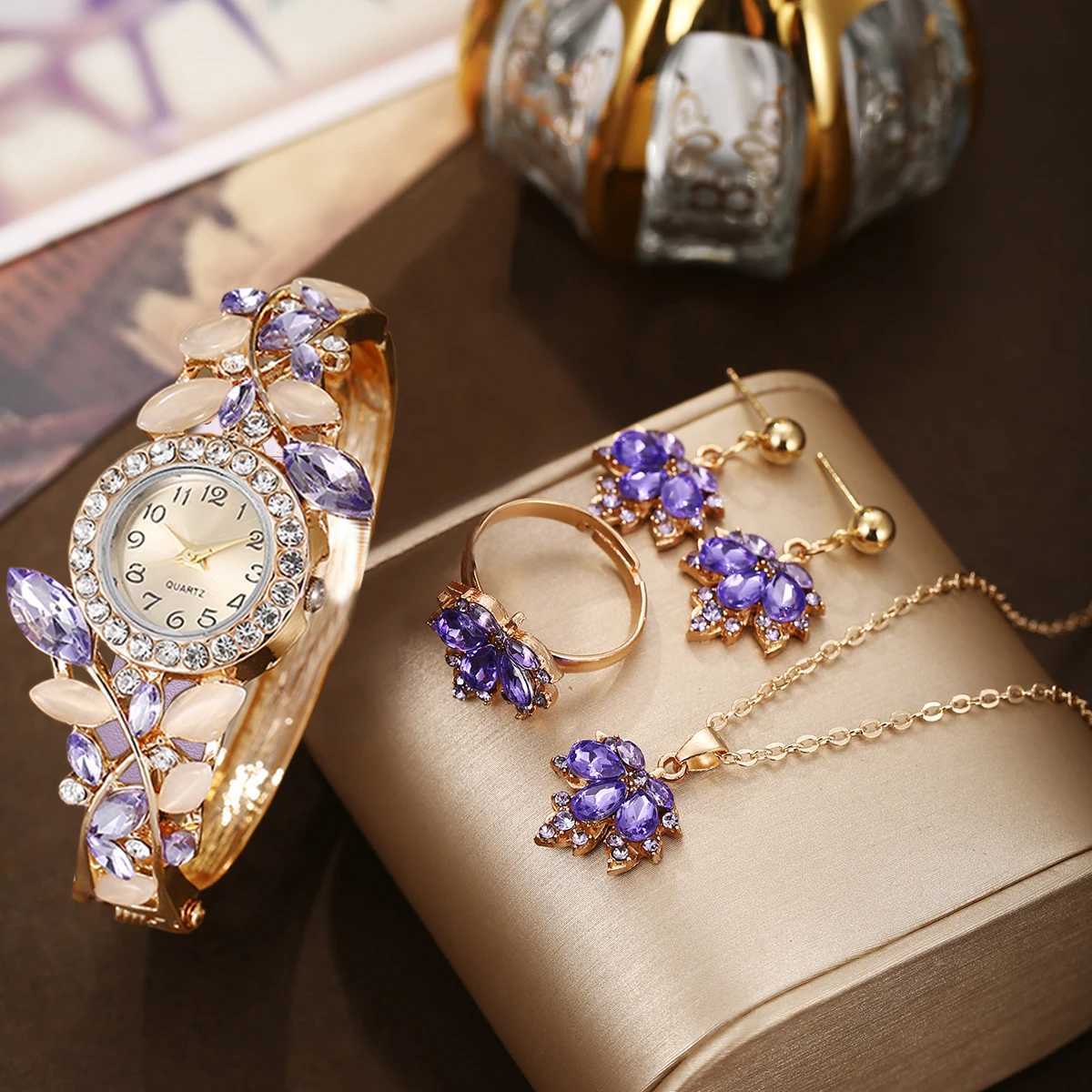Fashion Design Womens Quartz Watch Niche Bracelet Watch X2411061