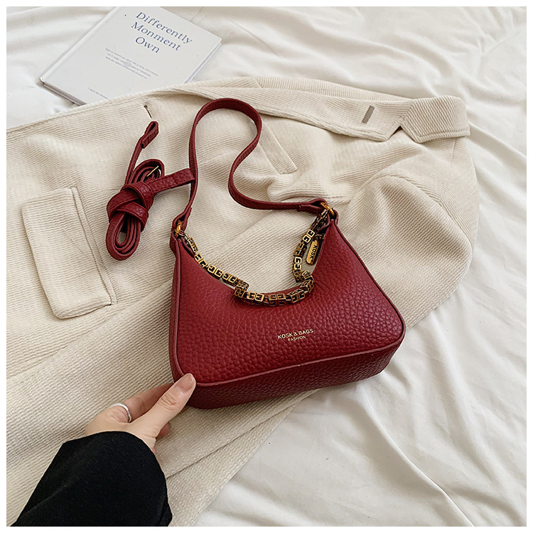 Niche texture underarm bag 2025 new simple small square bag versatile single shoulder crossbody bag Korean version casual temperament chain bag
