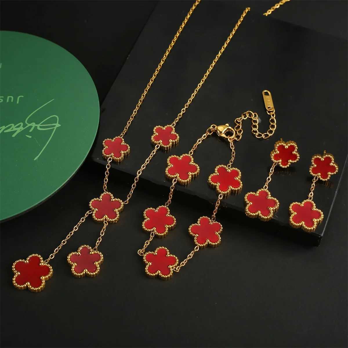 New design stainless steel not made with five leaf flower bracelet necklace earrings three piece jewelry set for women with four leaves X241106