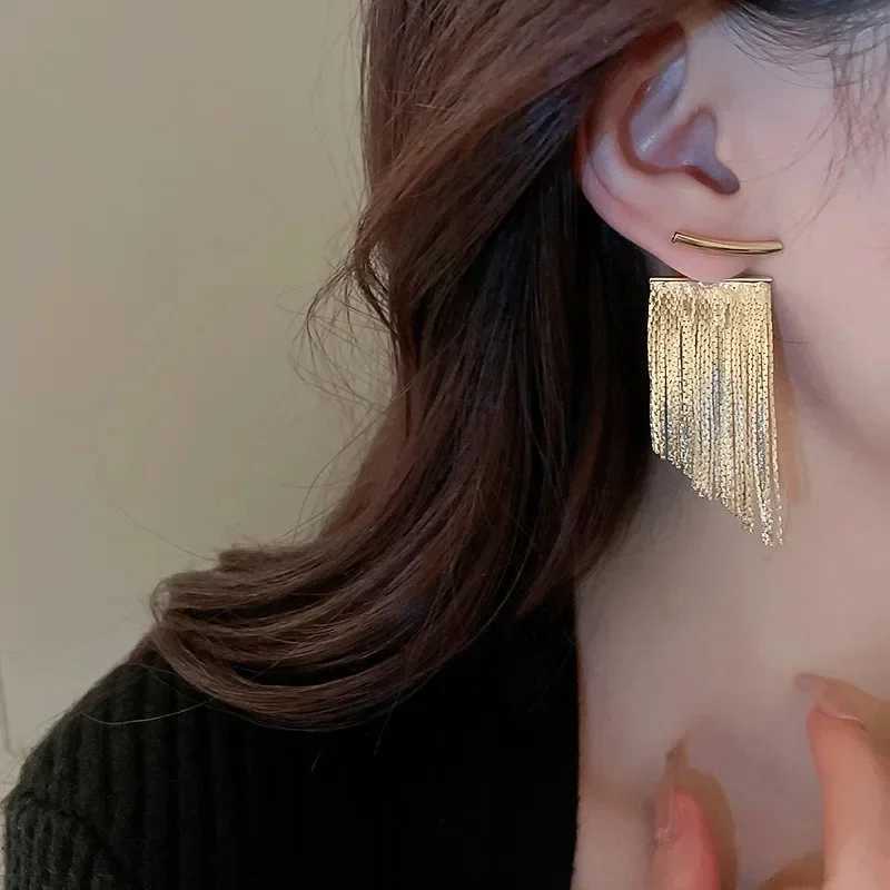 New Exaggerate Long Flow Su Asymmetric Gold Sparkling Pendant Earrings Suitable for Luxury Wedding Bridal Jewelry Accessories X241106