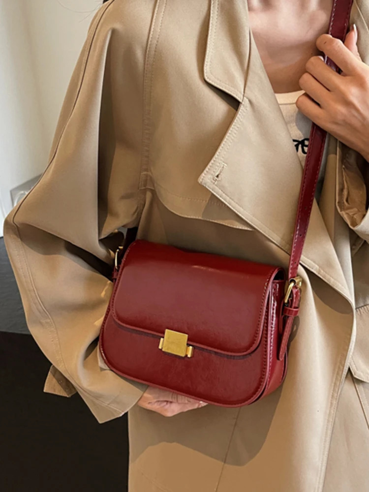 Vintage Burgundy Womens Shoulder Bag Autumn Winter PU Leather Flip Small Square Bag Womens Fashion Handbag241106