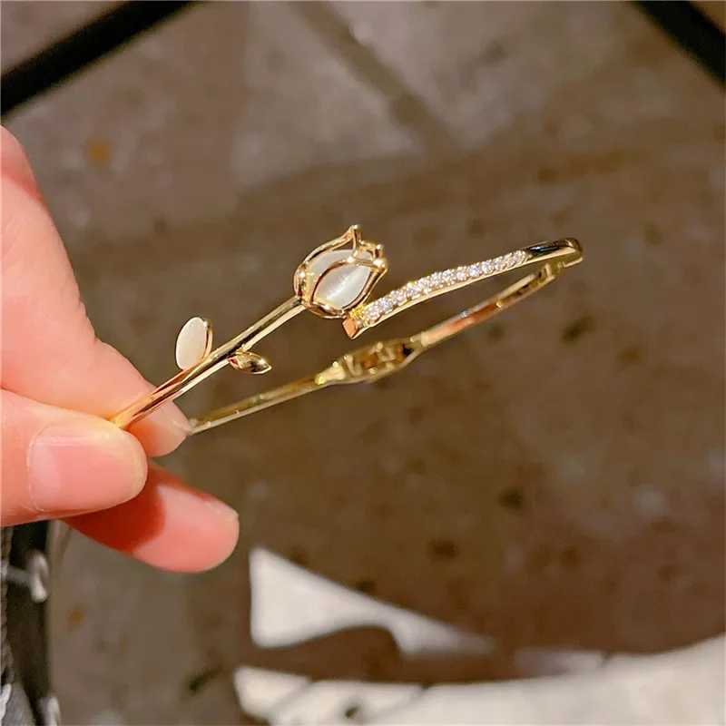 Exquisite opal pointed zircon bracelet used for fashion personal daily accessories party jewelry birthday gifts X241106