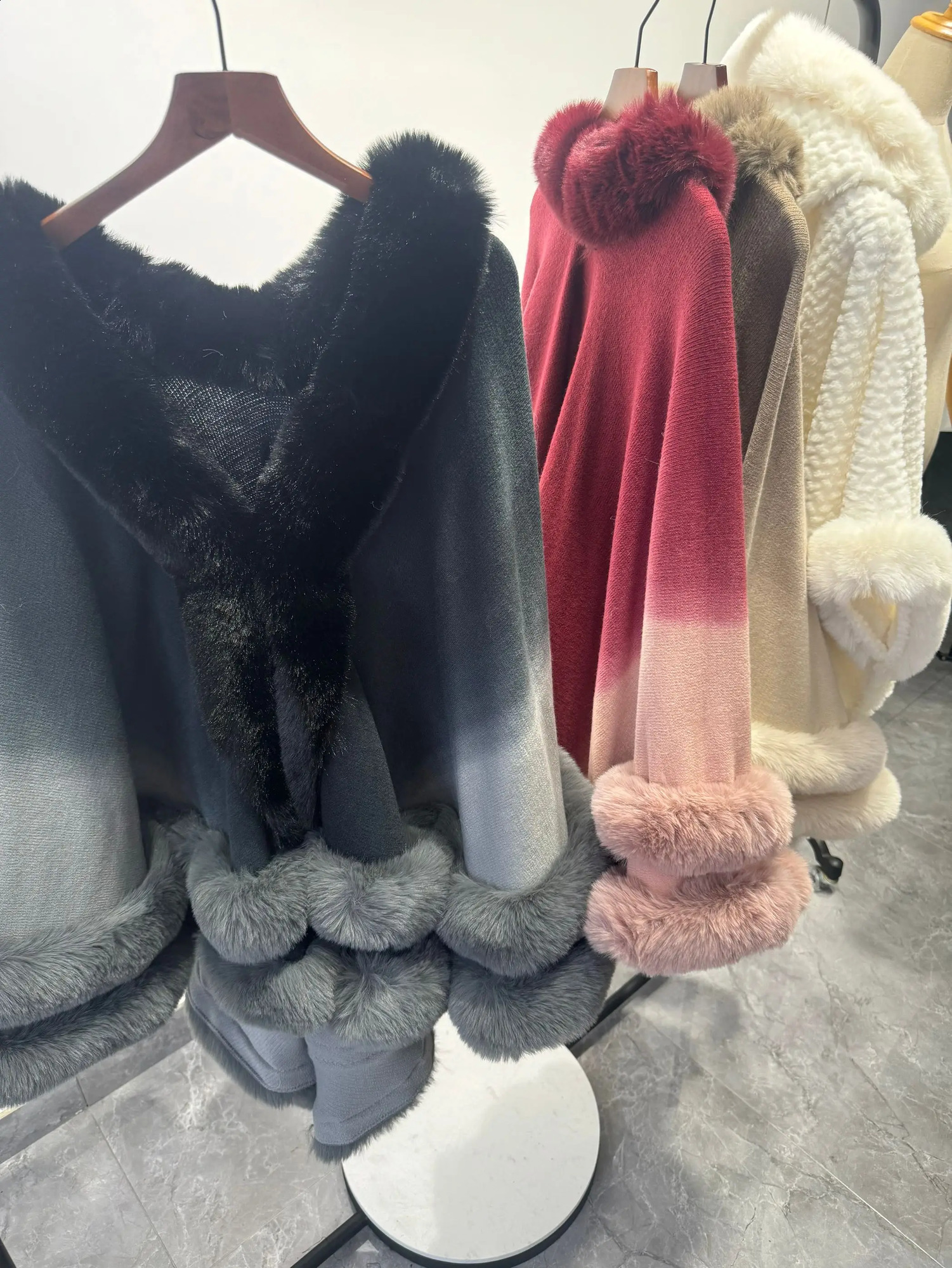 Winter 2 Circle Faux Fur Collar Big Pendulum Shawl Overcoat Loose Cloak Women Warm Gradient Colors Cashmere Poncho Capes 241105