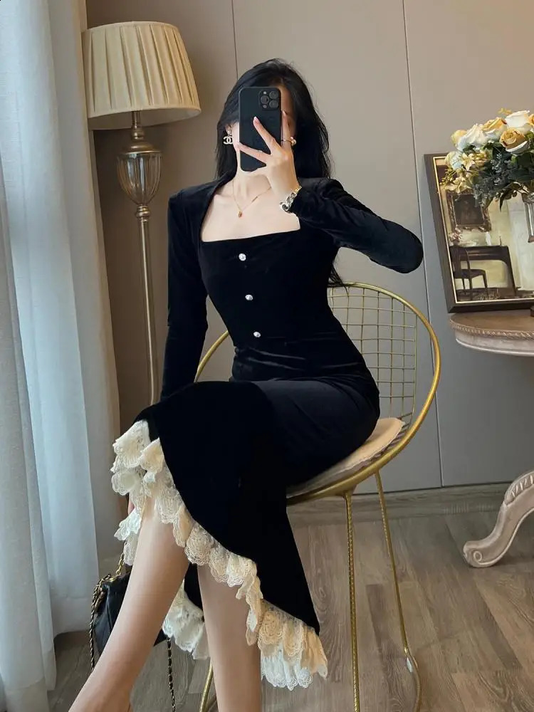 French Black Lace Patchwork Square Neck Wrap Hip Fishtail Dress Autumn Women Vintage Slim Evening Party Velvet Long Dresses 240402