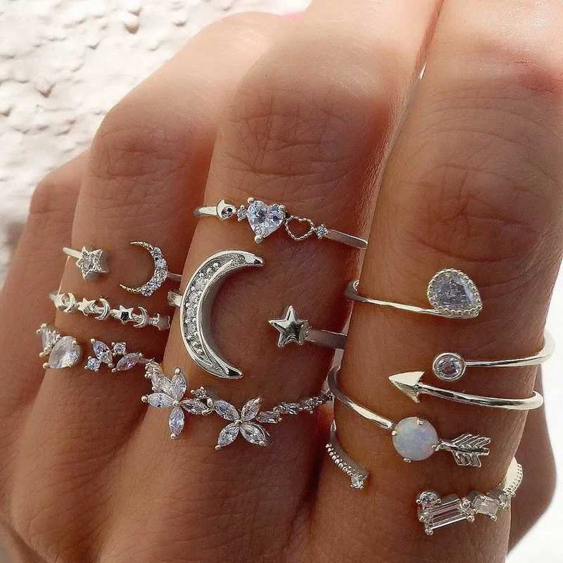24 pieces/set of vintage gold colored ring set suitable for mens hollow pearl crystal gemstone rings fashionable finger jewelry X241106