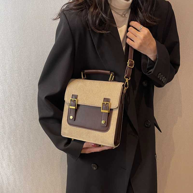 Vintage Small Corduroy Woman Backpacks New Female Fashion Backpack Travel Shoulder Bag Mochilas Crossbody Bags for Teenage Girls 241106