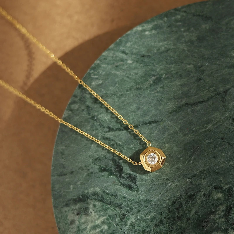 18K gold-plated stainless steel geometric cubic zirconia pendant necklace suitable for womens exquisite necklace jewelry gifts 241106