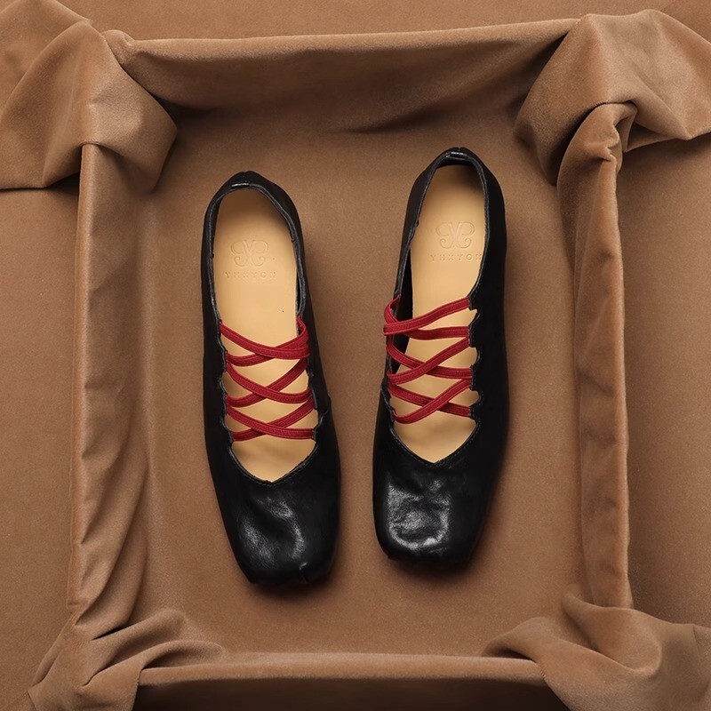2024 Spring and Autumn New Small Leather Shoes with Square Head, Cross Strap, Wrinkle, Thick, Medium, Single order Shoes for Women