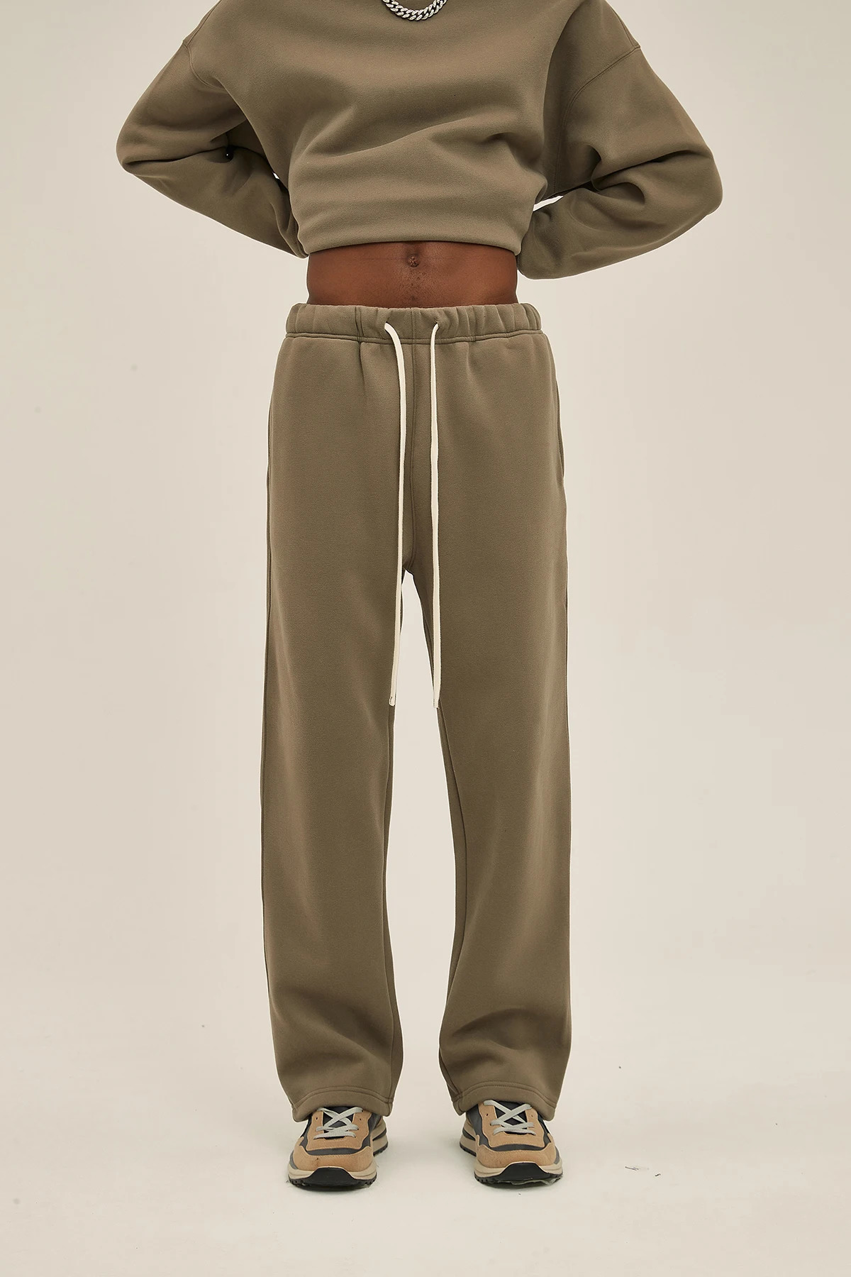 Straightlined Cashmere solid color sweatpants 241104