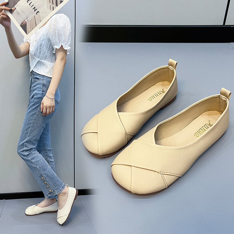2024 plus size single shoe for women, casual and fashionable solid color surface soft sole deep mouth bean shoes