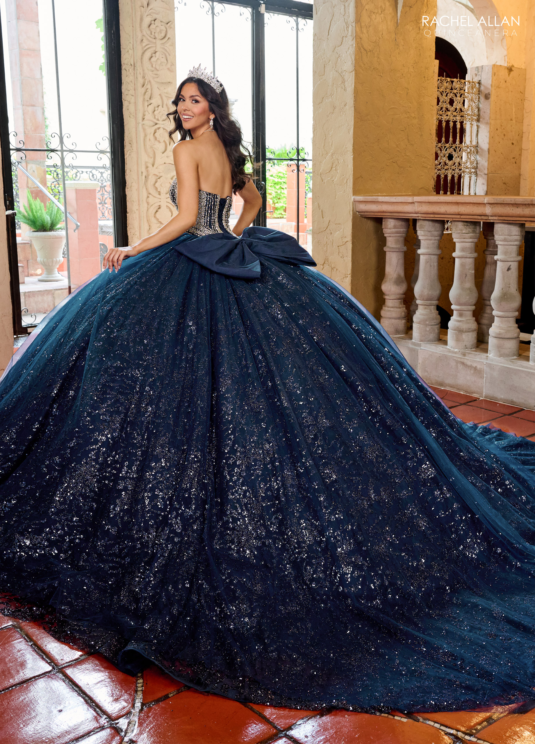 Shining Ball Gown Beaded Quinceanera Dresses Sequined Prom Gowns Sweetheart Necke Sixteen Sweet 15 Tulle Masquerade Dress 0212D