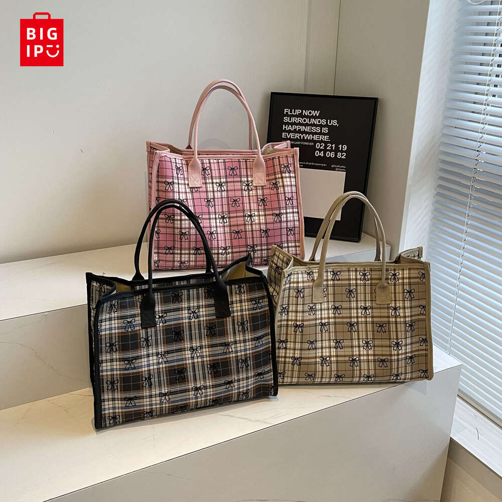 Designer Bag Checker-Carried Shopping Bag Canvas Bag Women's 2024 New Large Capacity Lightweight Travel Bag Men's Tote Bag Fitness Bag
