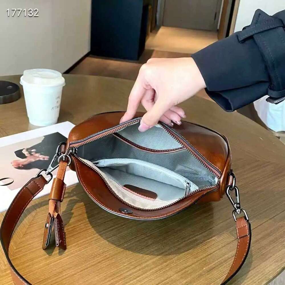Designer Bag Oil Wax Cowhide Leather Women's Handbag Crossbody Casual Small Purse Commuting Lightweight Shoulder Bag Versatile Saddle Bag