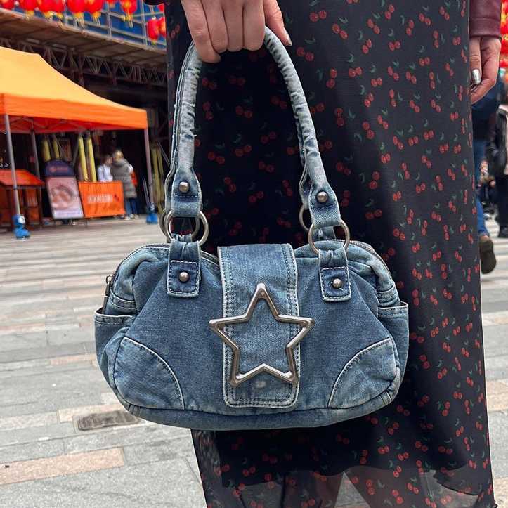Fashionable metal pointed star decoration denim handbag, women's versatile washable distressed single shoulder armpit bag 241115