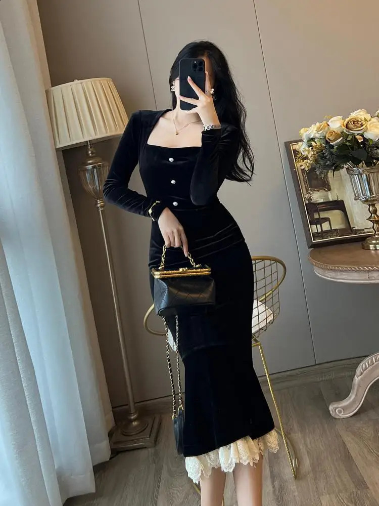 French Black Lace Patchwork Square Neck Wrap Hip Fishtail Dress Autumn Women Vintage Slim Evening Party Velvet Long Dresses 240402