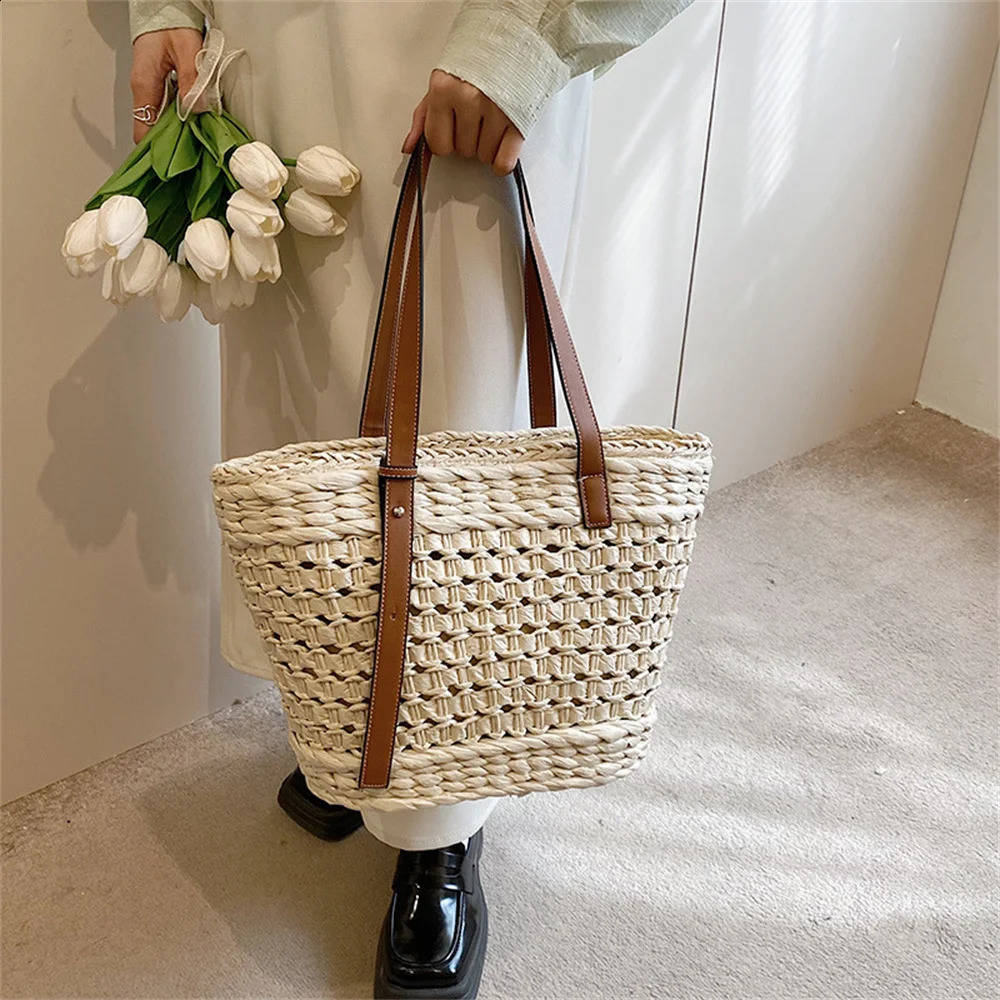 ISKYBOB Summer Hand drawn Grass Beach Womens Handbag Retro Hollow Outer Basket Lattan Handbag Holiday Shoulder Bag 241105