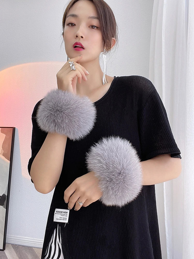 Personalized Packaging Womens Jacket Cuff Bracelet Genuine Fox Fur Buckle 241106