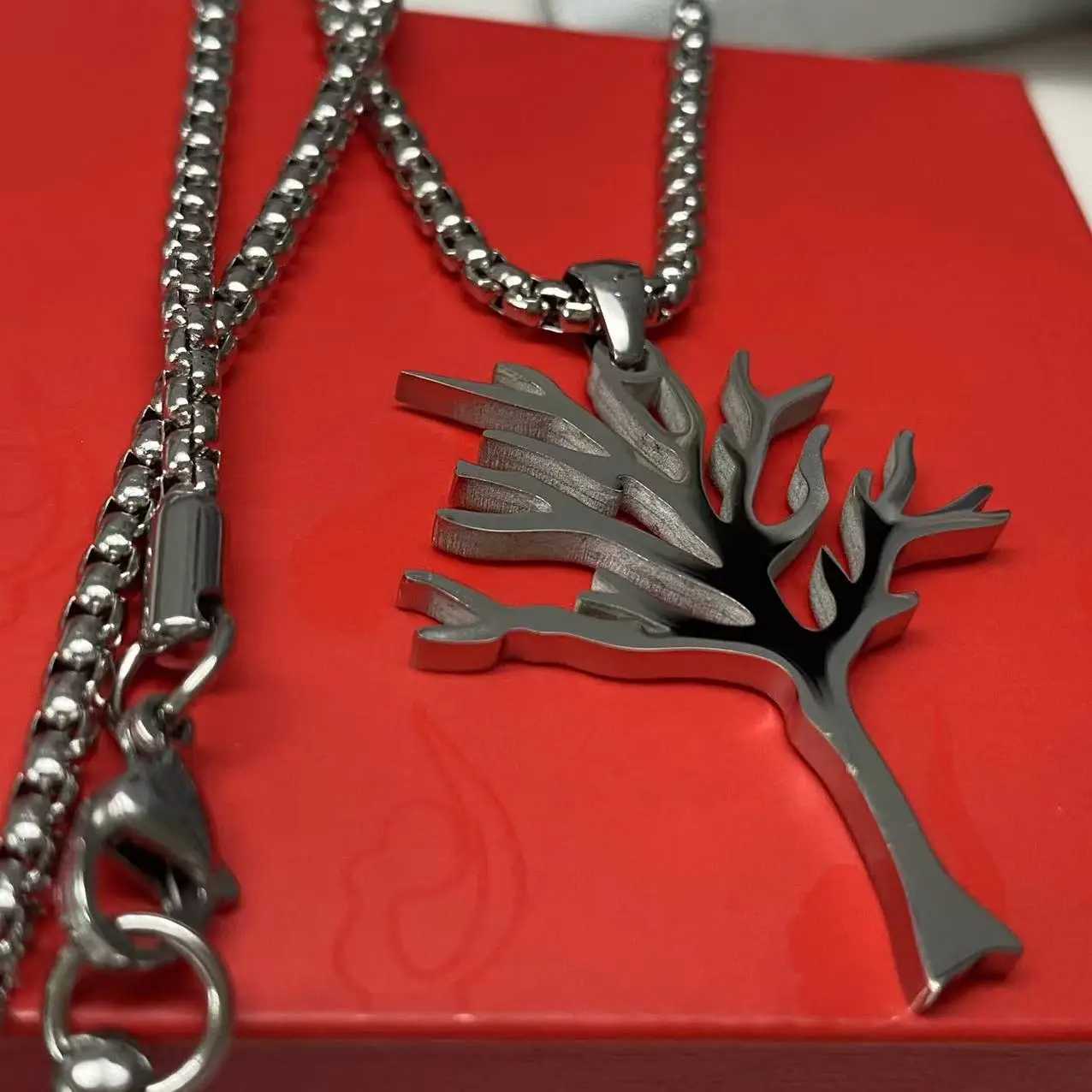 Hip hop style stainless steel Tree of Life high-quality personalized high-end pendant necklace suitable for men and jewelry accessories X241106